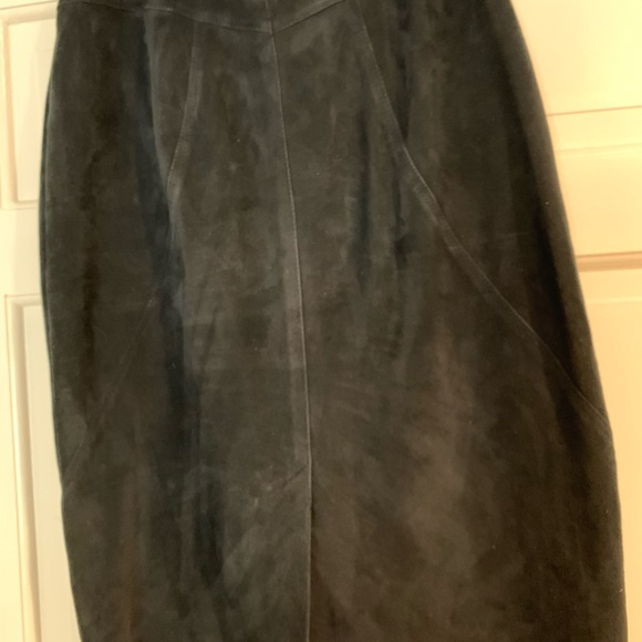 Italian leather suede skirt, navy size 2. - Picture 3 of 6